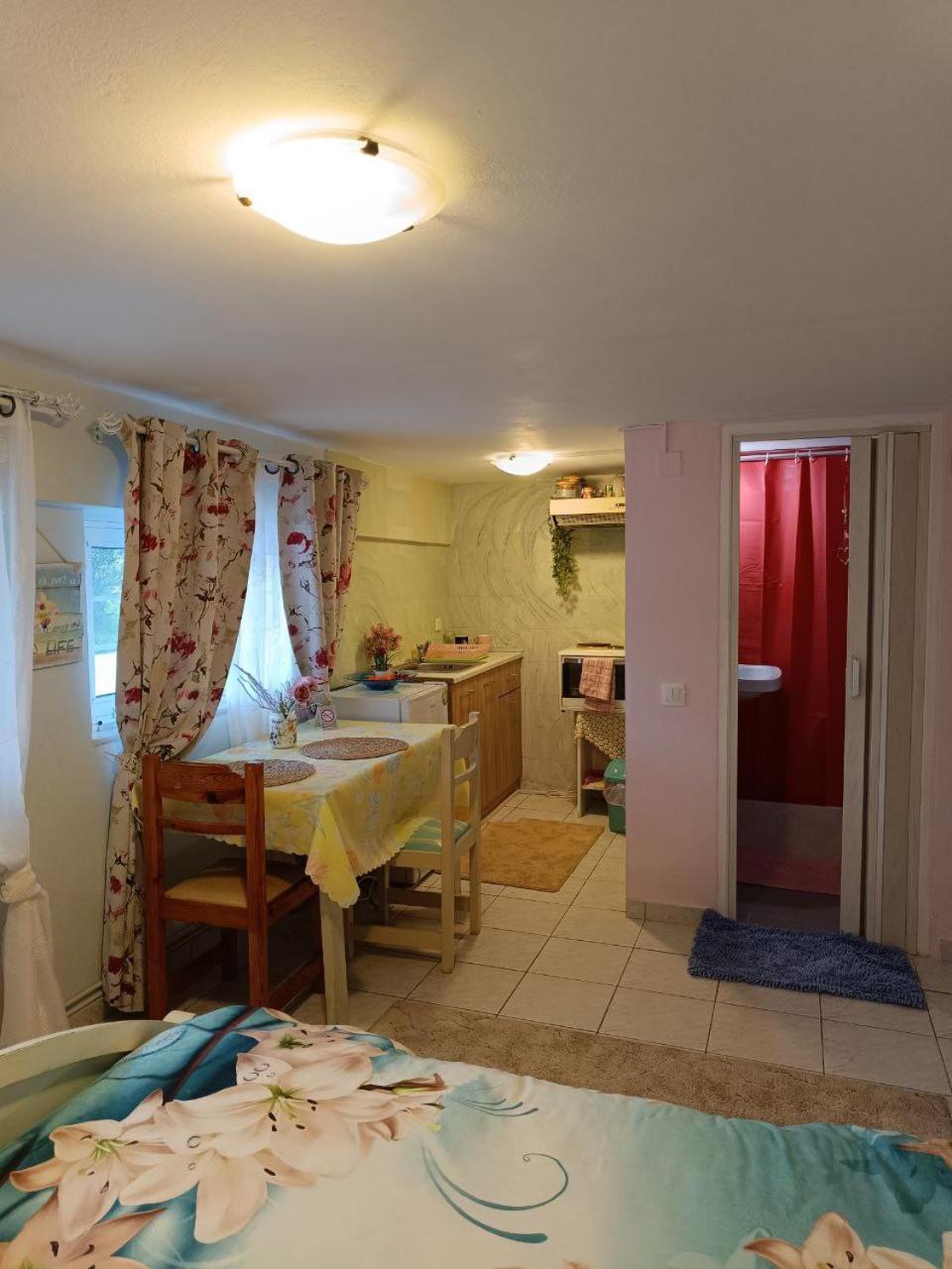 Maria Guesthouse Alivérion Quarto foto
